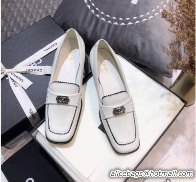 Perfect Chanel Contarsting Trim Lambskin Loafers 428101 White 2021