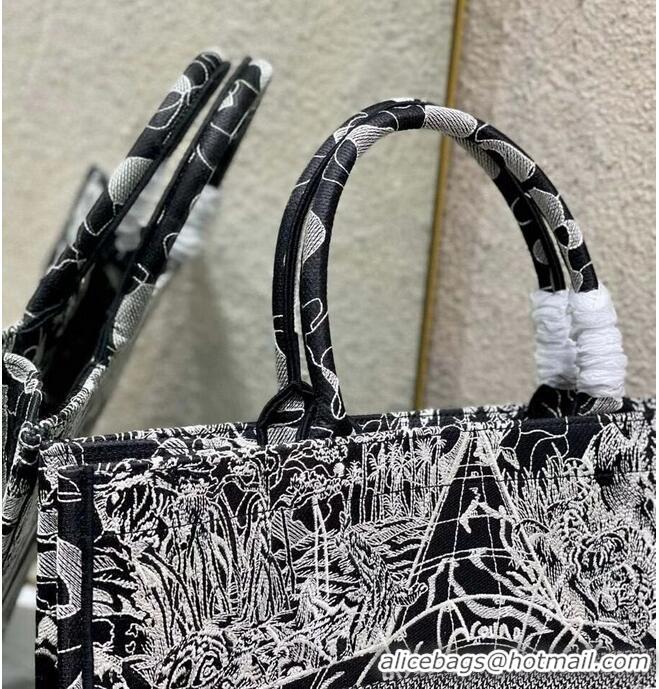 Top Design DIOR BOOK TOTE Black and white globe Embroidery M1286ZR