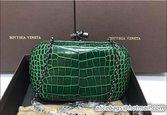 Fashion Design Bottega Veneta Knot Clutch in Crocodile Calfskin BV2101 Green 2021