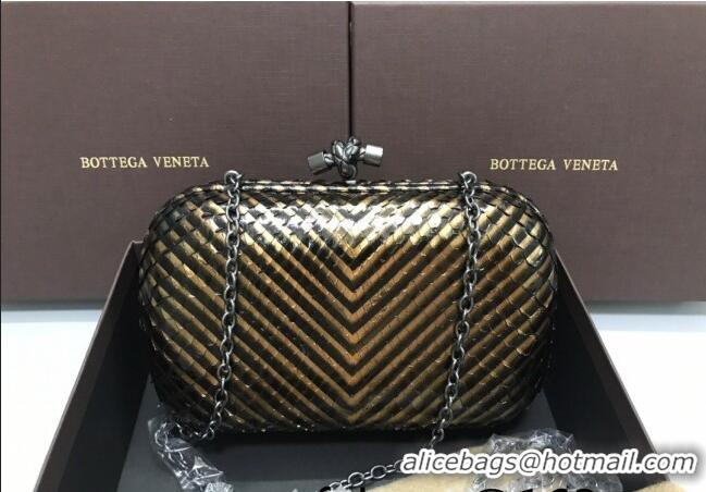 Best Price Bottega Veneta Knot Clutch in Pythonskin Calfskin BV2101 Black/Gold 2021