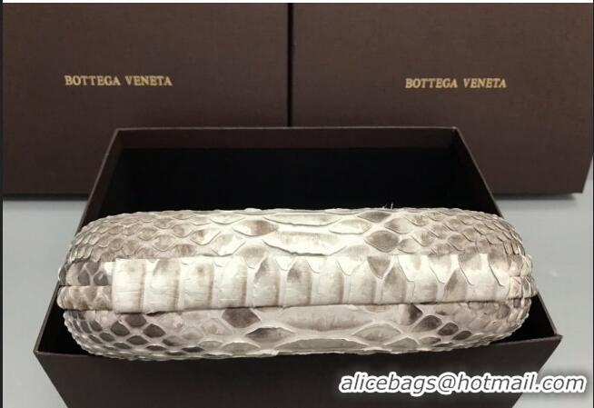 Grade Quality Bottega Veneta Knot Clutch in Pythonskin Calfskin BV2101 Grey/White 2021