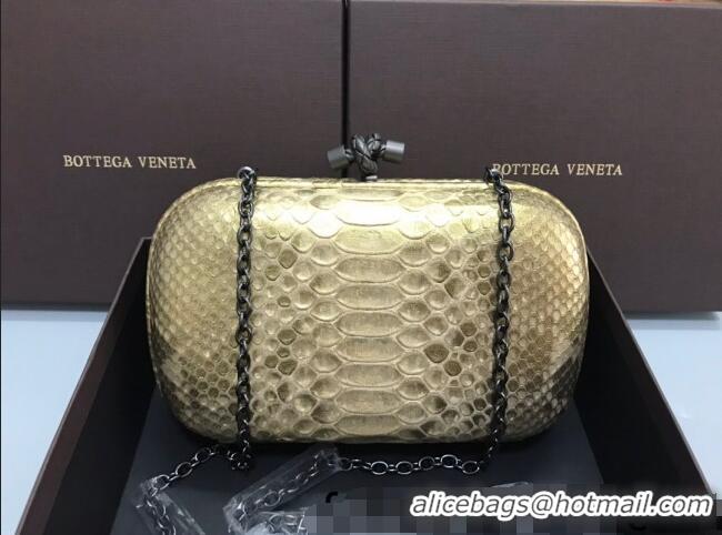 Good Looking Bottega Veneta Knot Clutch in Pythonskin Calfskin BV2101 Gold 2021