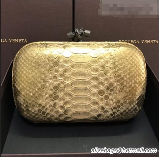 Good Looking Bottega Veneta Knot Clutch in Pythonskin Calfskin BV2101 Gold 2021