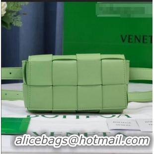 Promotional Bottega Veneta The Belt Cassette Bag in Maxi-Woven Lambskin BV2114 Light Green 2021