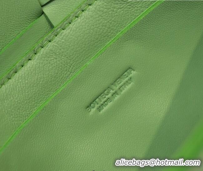 Promotional Bottega Veneta The Belt Cassette Bag in Maxi-Woven Lambskin BV2114 Light Green 2021