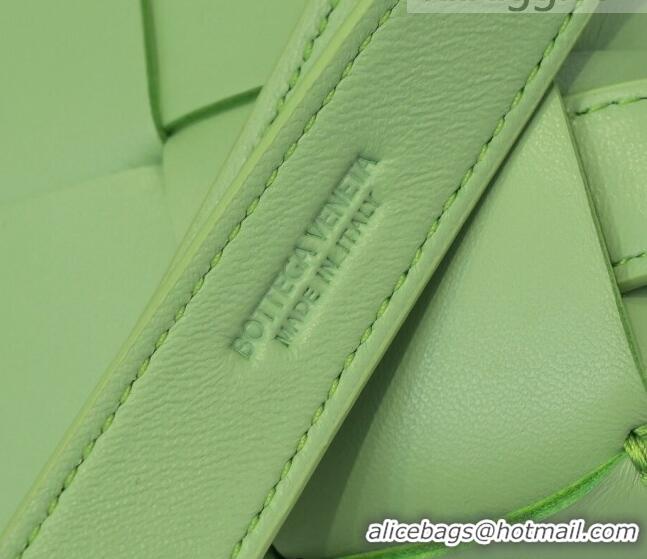 Promotional Bottega Veneta The Belt Cassette Bag in Maxi-Woven Lambskin BV2114 Light Green 2021