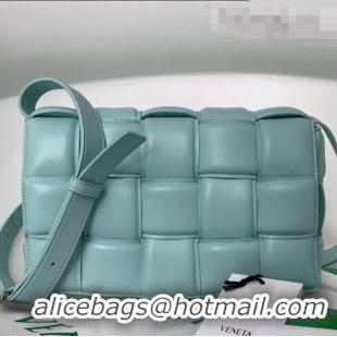 Famous Brand Bottega Veneta Padded Cassette Medium Crossbody Messenger Bag BV2127 Light Blue 2021