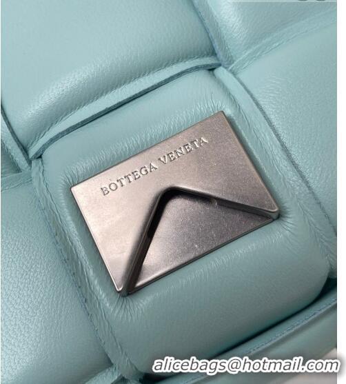 Famous Brand Bottega Veneta Padded Cassette Medium Crossbody Messenger Bag BV2127 Light Blue 2021