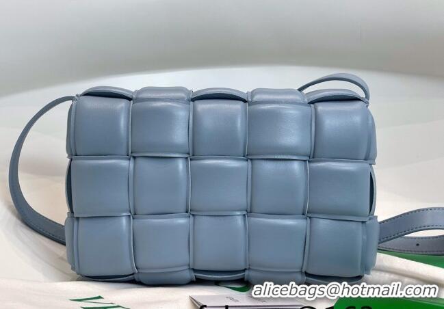 Shop Grade Bottega Veneta Padded Cassette Medium Crossbody Messenger Bag BV2127 Light Blue 2021