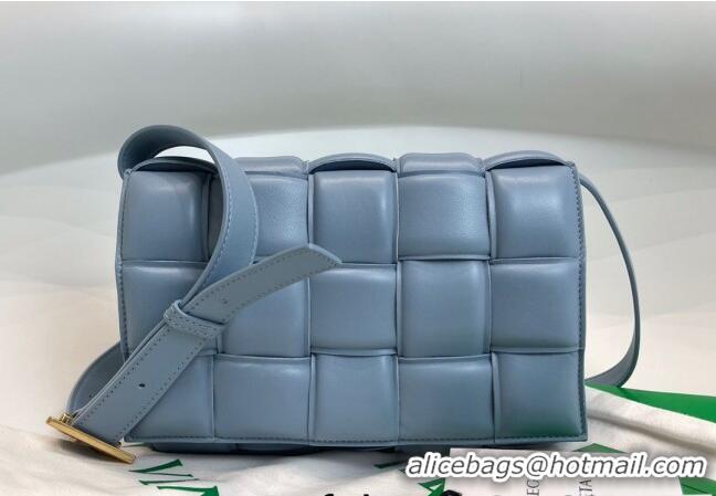 Shop Grade Bottega Veneta Padded Cassette Medium Crossbody Messenger Bag BV2127 Light Blue 2021