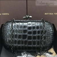 Low Price Bottega Veneta Knot Clutch in Crocodile Calfskin BV2104 Black 2021