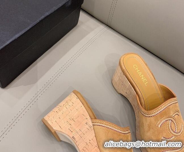 Famous Brand Chanel CC Suede Wedge Slide Sandals 8.5cm 071365 Brown 2021