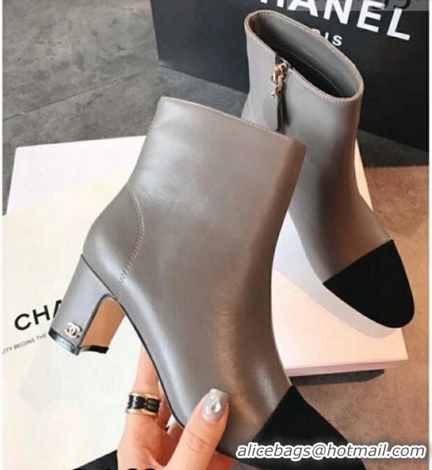 Famous Brand Chanel Calfskin & Grosgrain CC Heeled Ankle Boots 7cm 081664 Gray 2021