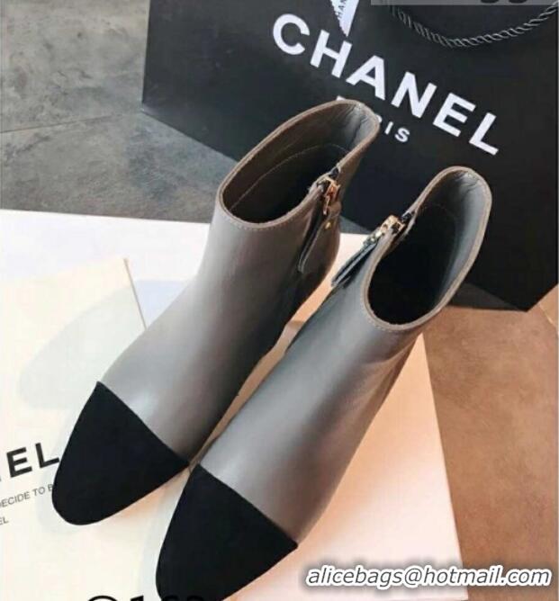 Famous Brand Chanel Calfskin & Grosgrain CC Heeled Ankle Boots 7cm 081664 Gray 2021