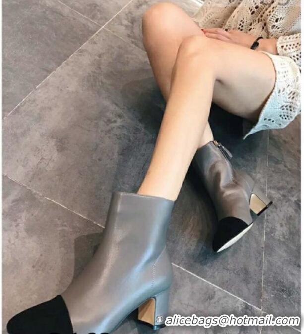 Famous Brand Chanel Calfskin & Grosgrain CC Heeled Ankle Boots 7cm 081664 Gray 2021