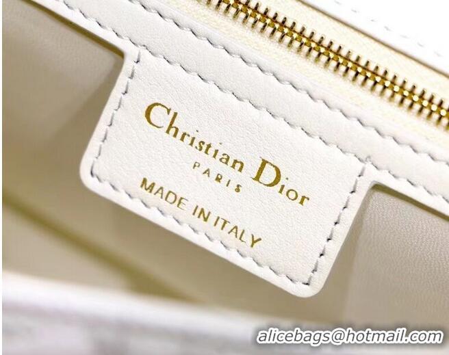 Famous Brand MEDIUM DIORAMOUR DIOR CARO BAG Cannage Calfskin with Heart Motif M9242WNG WHITE