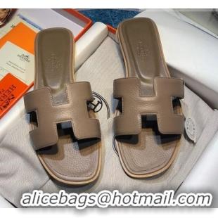 Sumptuous Hermes Oran Classic Calfskin Flat Slide Sandal 070969 Grey