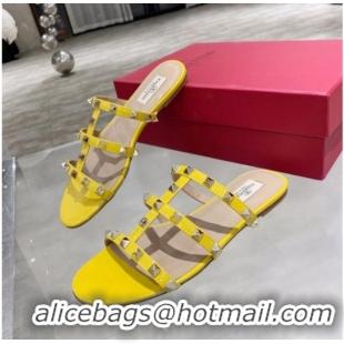 Elegant Valentino Rockstud Patent Leather Flat Slide Sandal 061548 Yellow