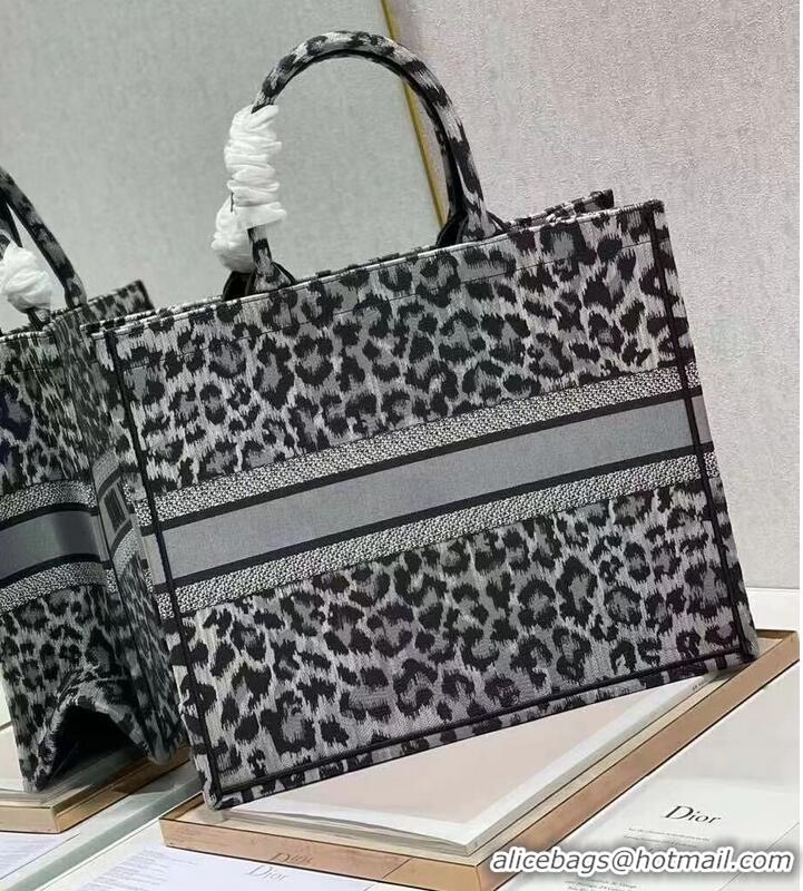 Famous Brand DIOR BOOK TOTE Embroidery M1297ZR-20 Black leopard print