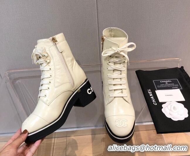 Cheap Price Chanel Shiny Crumpled Lambskin Ankle Boots with White Logo 092405 White