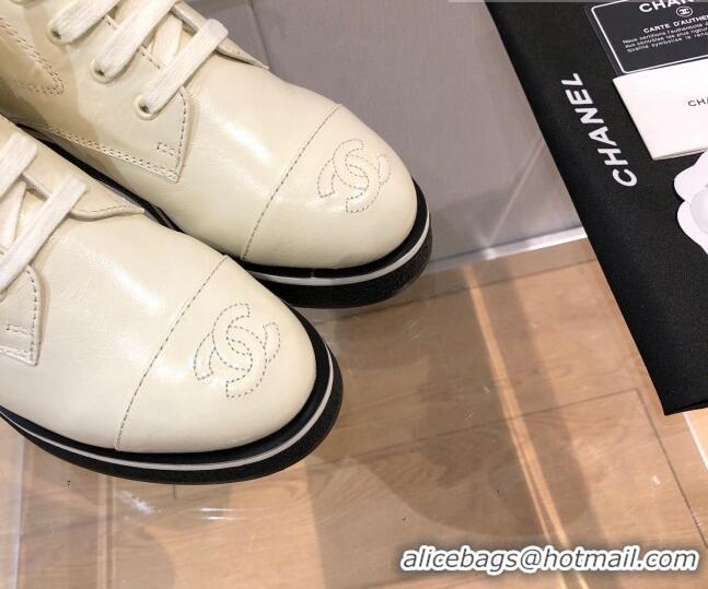 Cheap Price Chanel Shiny Crumpled Lambskin Ankle Boots with White Logo 092405 White