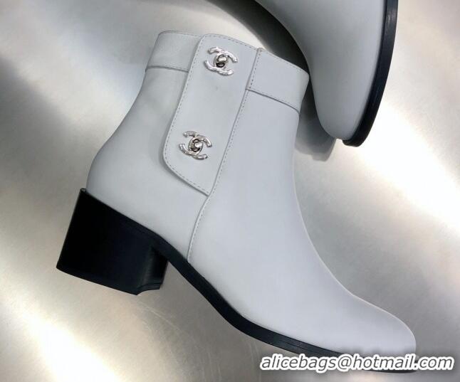 Trendy Design Chanel Calfskin Ankle Short Boots 4.5cm with CC Buckle 111139 White