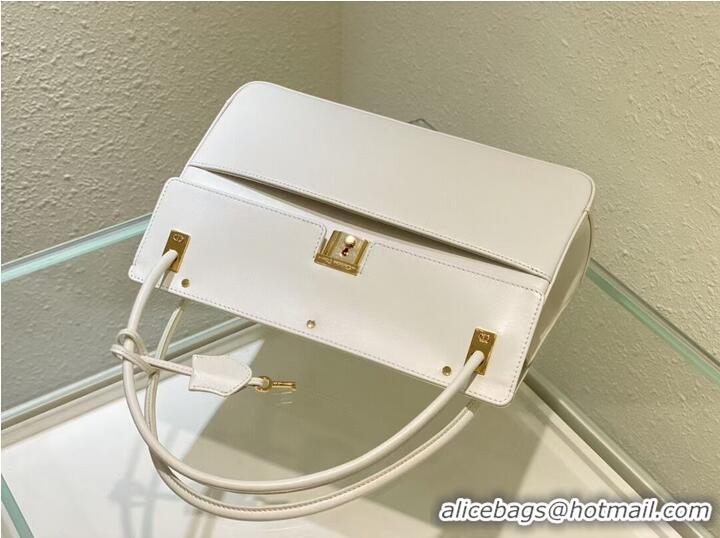 Market Sells MEDIUM DIOR Shoulder Bag Calfskin C0701 white