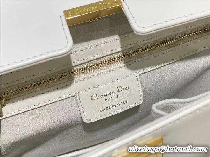 Market Sells MEDIUM DIOR Shoulder Bag Calfskin C0701 white