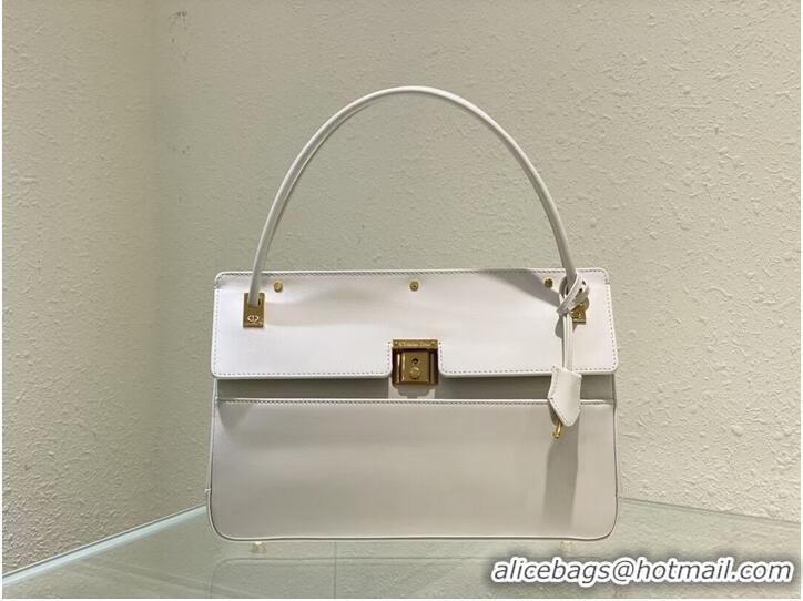 Market Sells MEDIUM DIOR Shoulder Bag Calfskin C0701 white