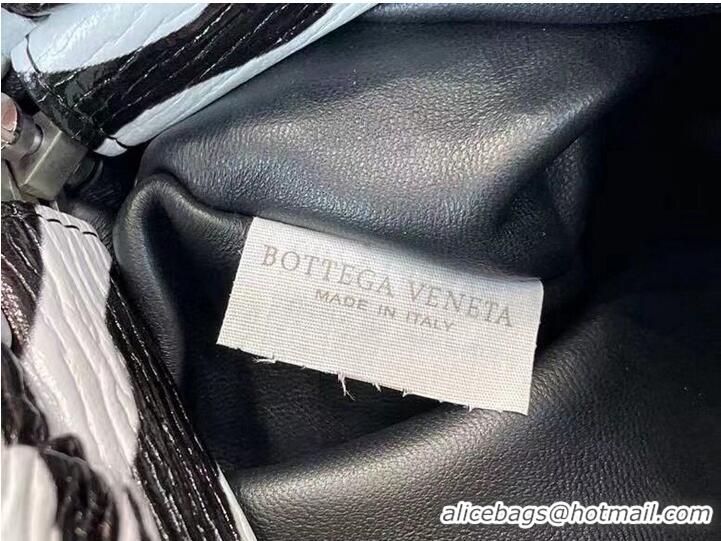 Promotional Bottega Veneta THE CHAIN POUCH 620231 White&Black