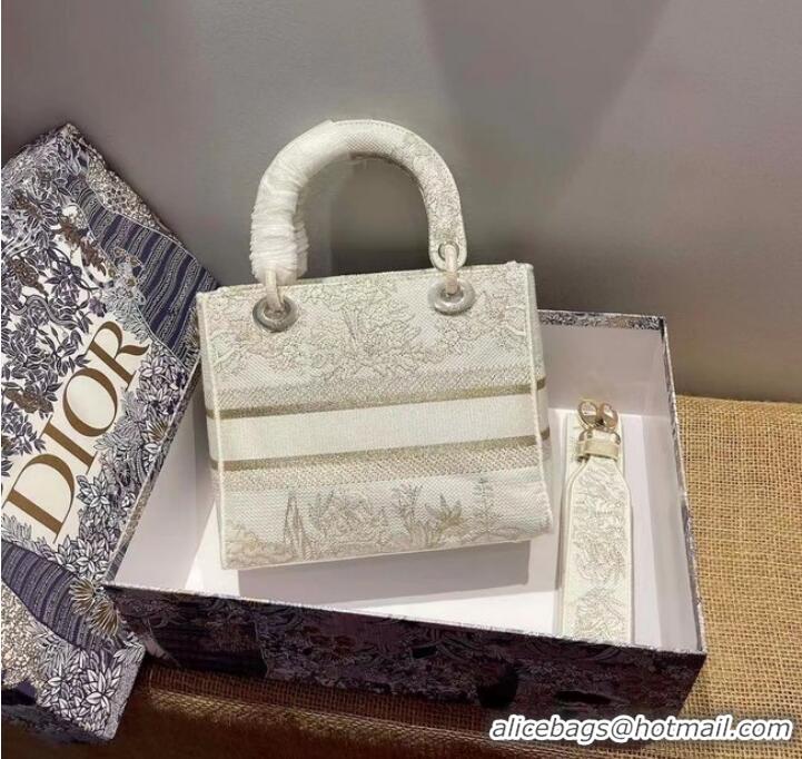 Well Crafted Dior MEDIUM LADY D-LITE BAG Embroidered M0565OJA Cream