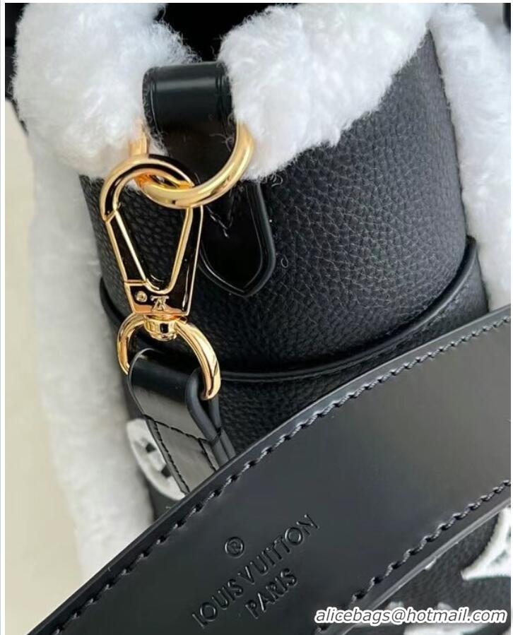 Shop Grade Louis Vuitton ON MY SIDE PM M58918 black