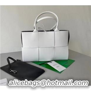 Shop Grade Bottega Veneta ARCO TOTE 652867 white&black