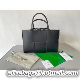 Promotional Bottega Veneta ARCO TOTE 652867 black&white