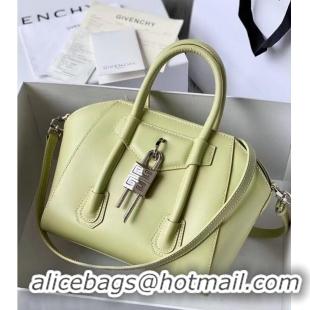 Inexpensive Givenchy Grained Original Calfskin Small Antigona Bag BB0512 Light Green