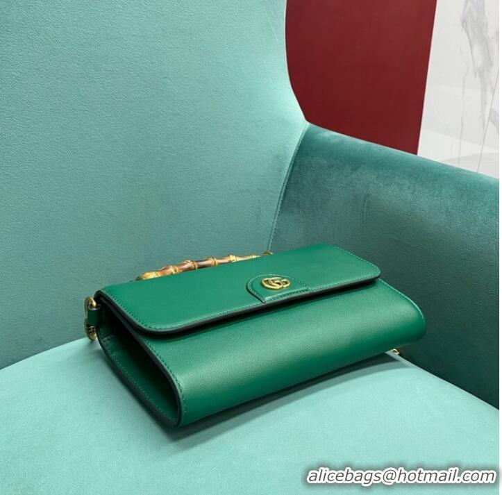 Luxurious Gucci Small top handle bag with Bamboo 675794 green