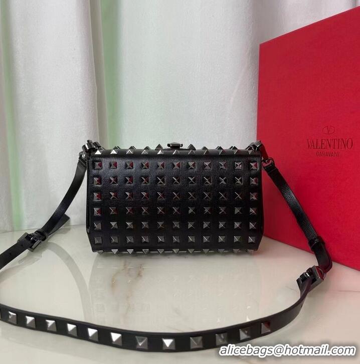 Famous Brand VALENTINO GARAVANI Rockstud Alcove Grain calf shoulder bag AV0189 black