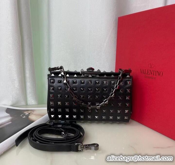 Famous Brand VALENTINO GARAVANI Rockstud Alcove Grain calf shoulder bag AV0189 black