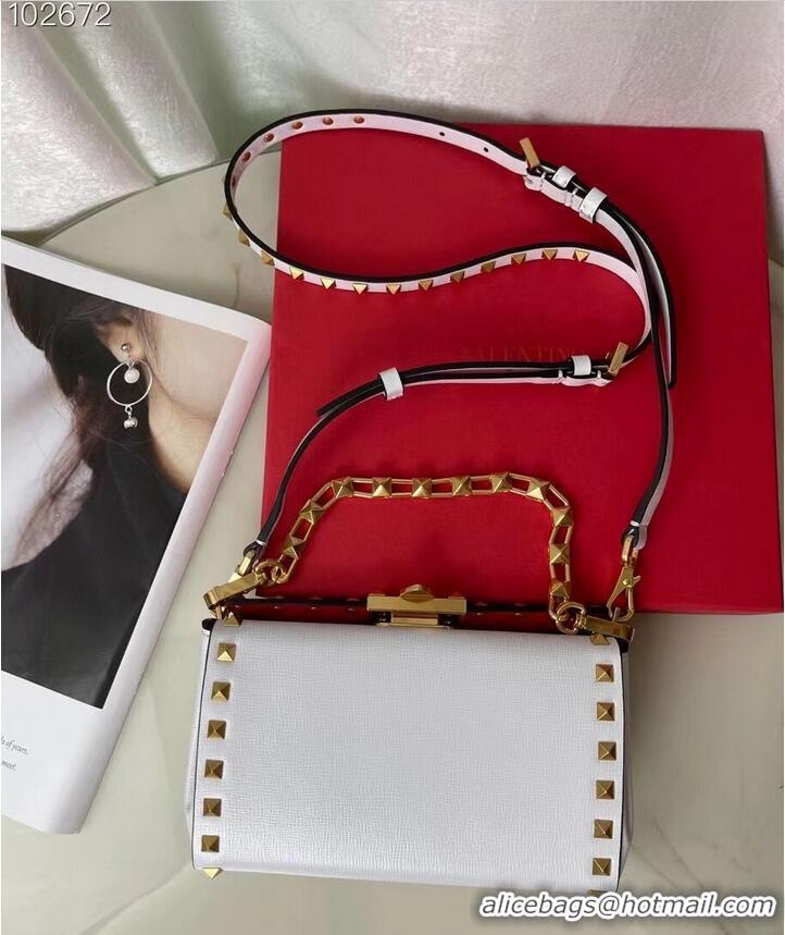 Modern Classic VALENTINO GARAVANI Rockstud Alcove Grain calf shoulder bag V0189 white