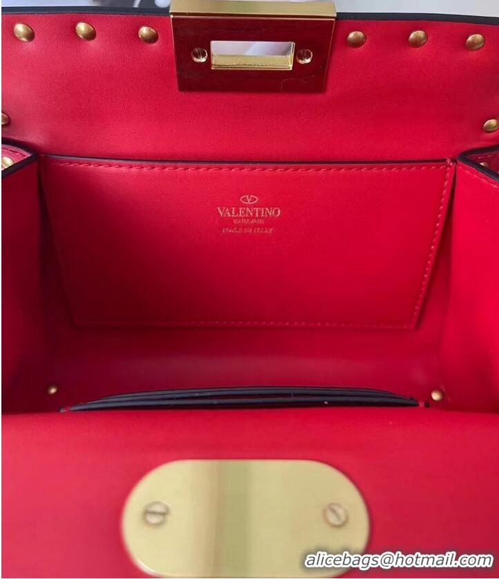 Famous Brand VALENTINO GARAVANI Rockstud Alcove Grain calf shoulder bag V0189 Red