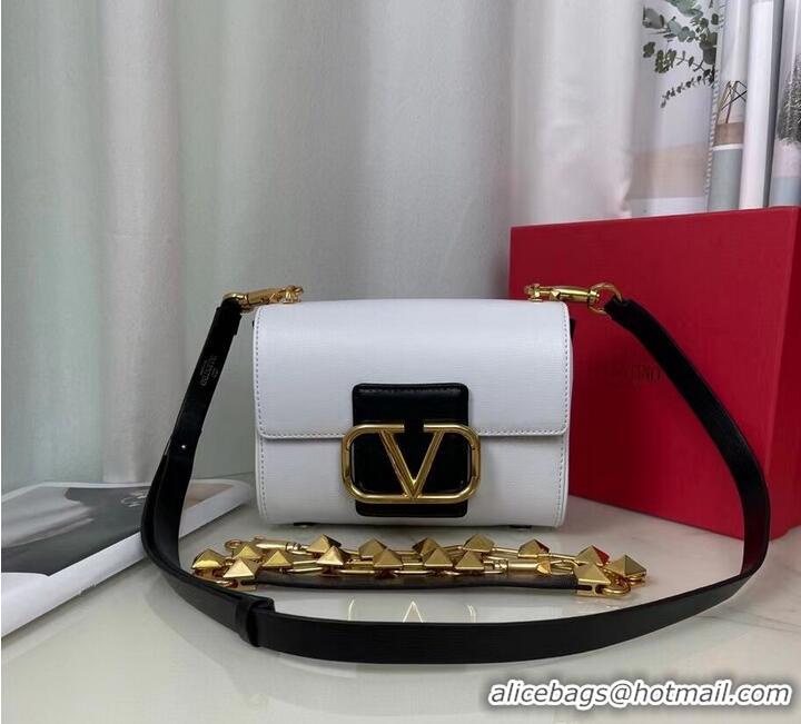 Good Quality VALENTINO GARAVANI Stud Sign Grained Calfskin Shoulder Bag V0196 white&black