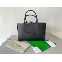 Promotional Bottega Veneta ARCO TOTE 652867 black&white