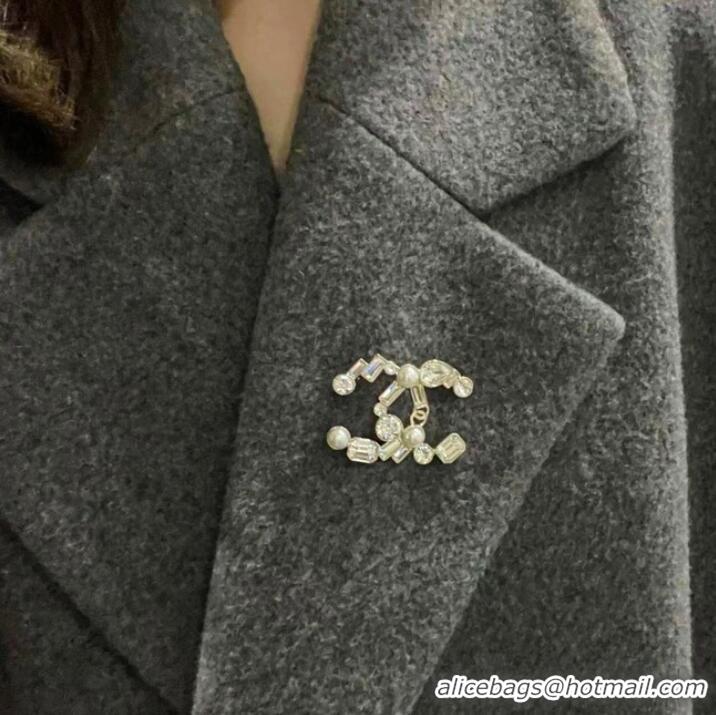 Inexpensive Chanel Brooch CE7301