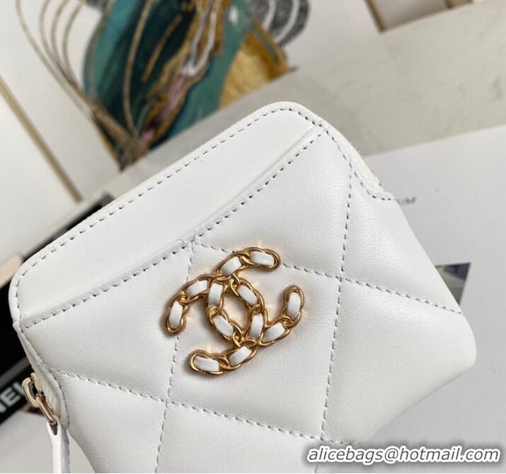 Luxury Classic Chanel 19 Zip Card bag 82086 white