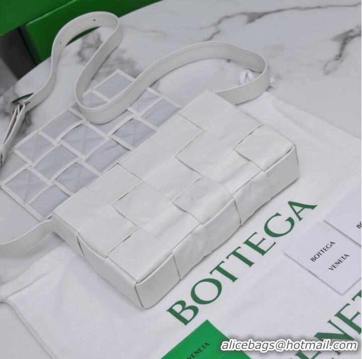 Famous Brand Bottega Veneta CASSETTE 018101 White