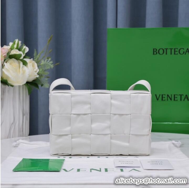 Famous Brand Bottega Veneta CASSETTE 018101 White