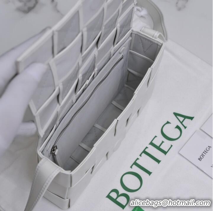 Famous Brand Bottega Veneta CASSETTE 018101 White