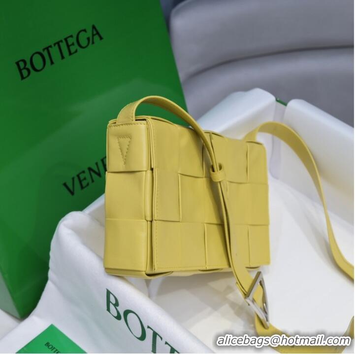 Well Crafted Bottega Veneta CASSETTE 018101 yellow