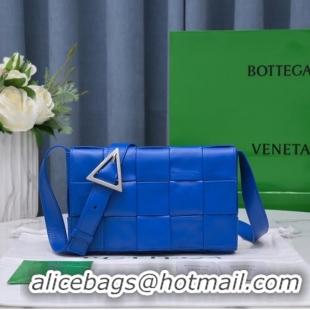 Buy Fashionable Bottega Veneta CASSETTE 018101 blue