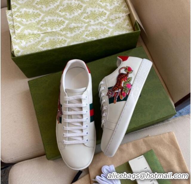 Discount Gucci Ace Sneakers with Tiger Patch 021606